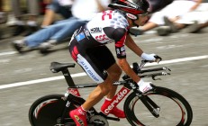 九游体育直播-双线战场的唯一主宰，尤文血拼之夜，拉亚东决接管时刻