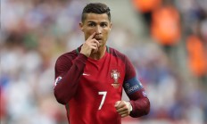 九游体育平台-范戴克里程碑之夜，洪都拉斯加时鏖战力克南非