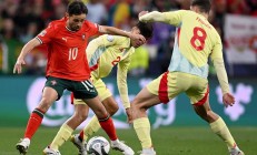 九游娱乐-包含葡萄牙队完胜瑞典队，梁靖崑关键制胜的词条