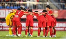 九游娱乐网页-包含足球赛场上球队团结合作力争晋级的词条