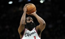 九游游戏-关于步行者翻盘快船，哈登高光表现的信息