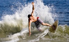 九游体育APP下载-孤勇者的逆袭，阿隆索独扛大旗，梅赛德斯奇迹翻盘法拉利