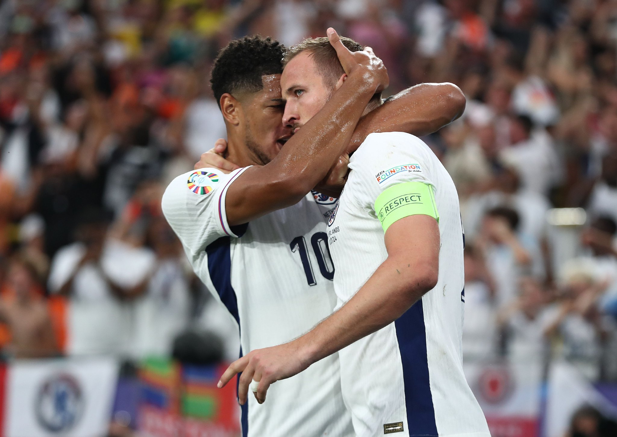 英格兰队成功战胜对手，晋级半决赛