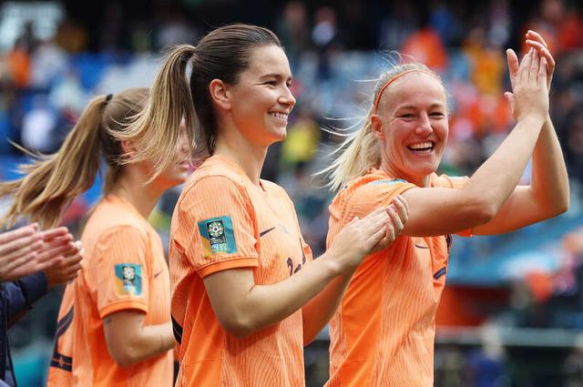 南非队在比赛中取得胜利,展现出色表现 南非队在比赛中取得胜利,展现出色表现