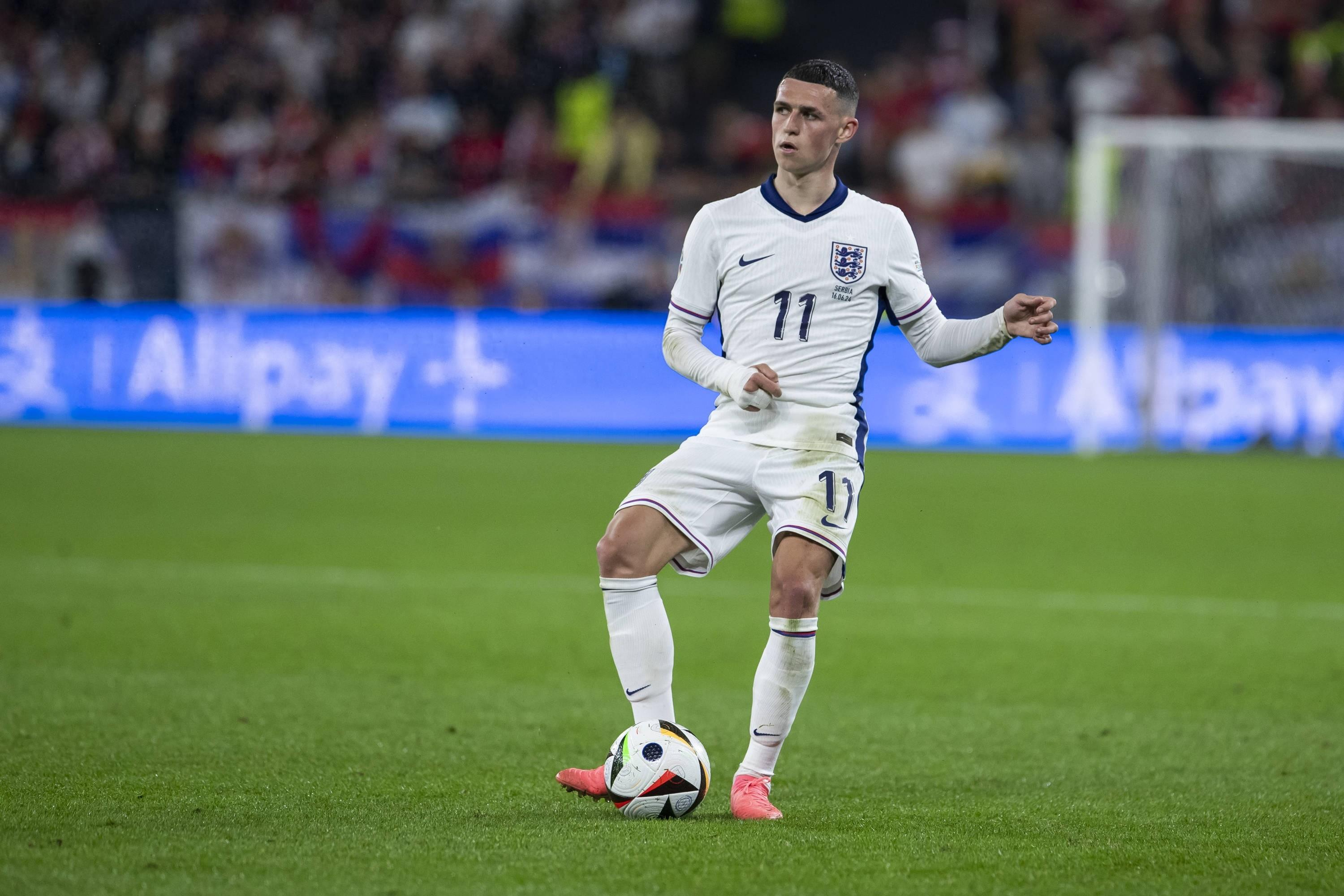 英格兰队大将出战国际赛事，备受瞩目