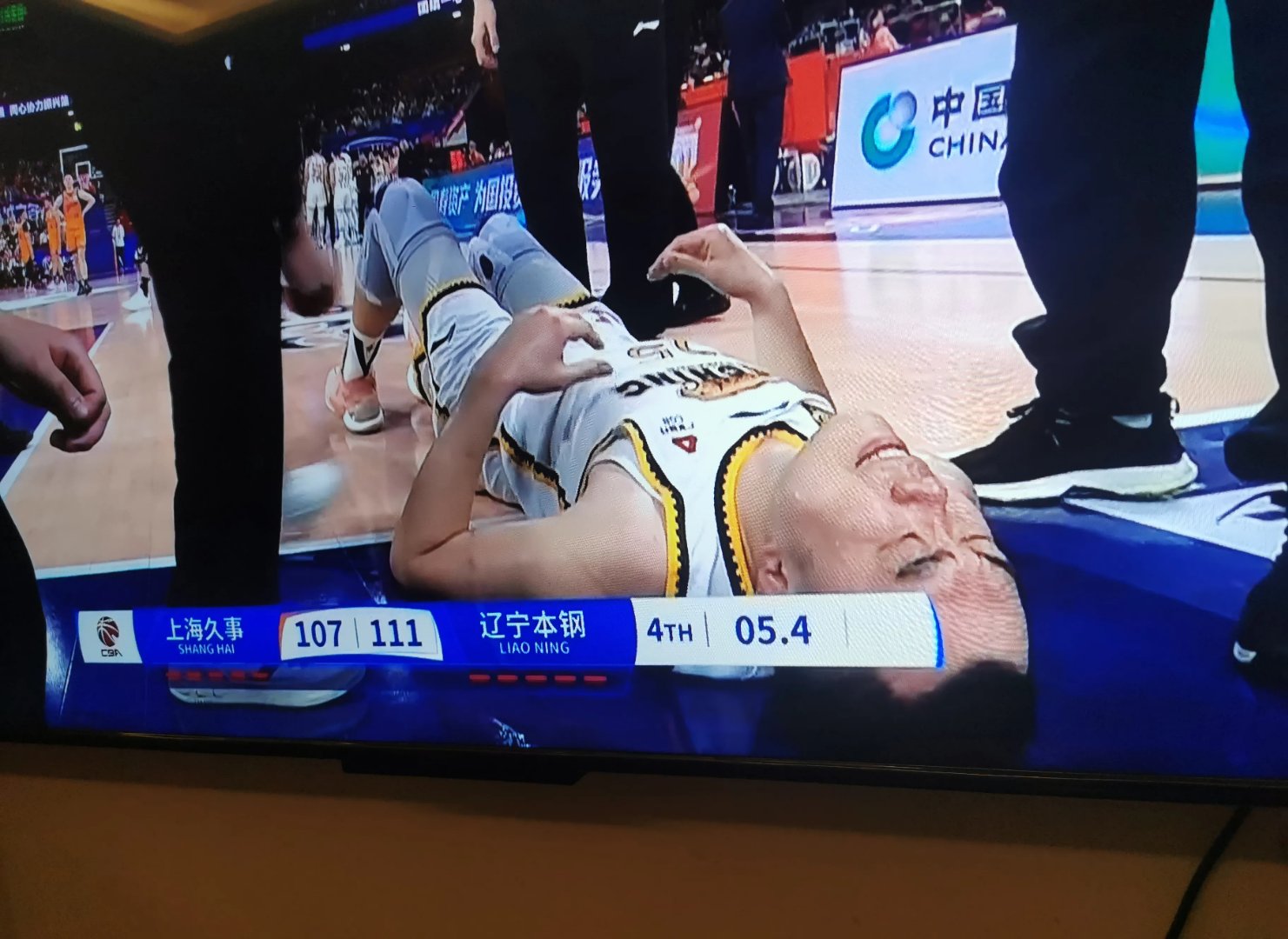 大连一方遭遇主场失利，保级形势严峻