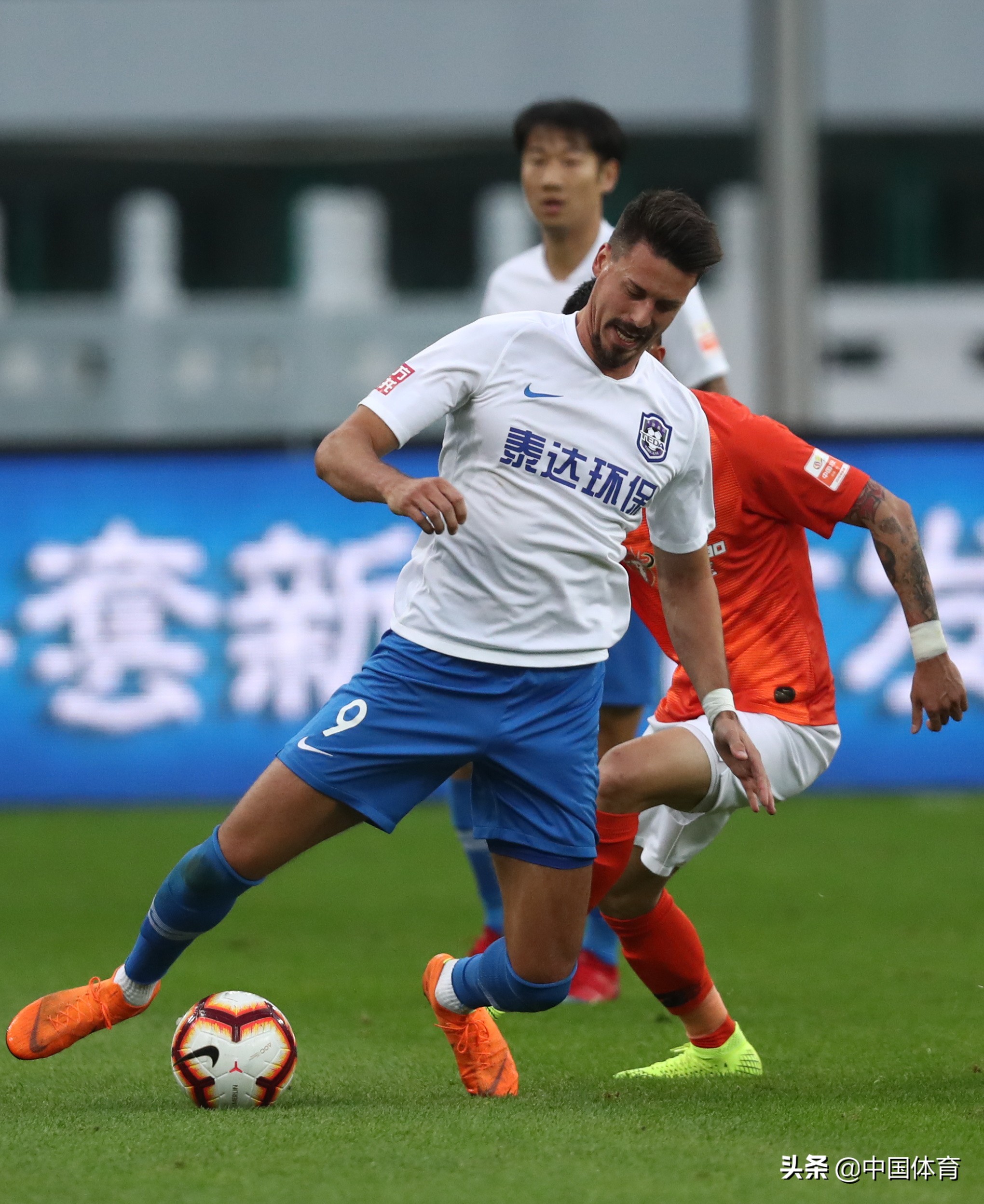 天津泰达保级在望,全队士气高昂备战下一场 天津泰达保级在望,全队士气高昂备战下一场