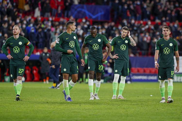 包含狼堡客场击败美因茨，保持联赛胜利势头的词条