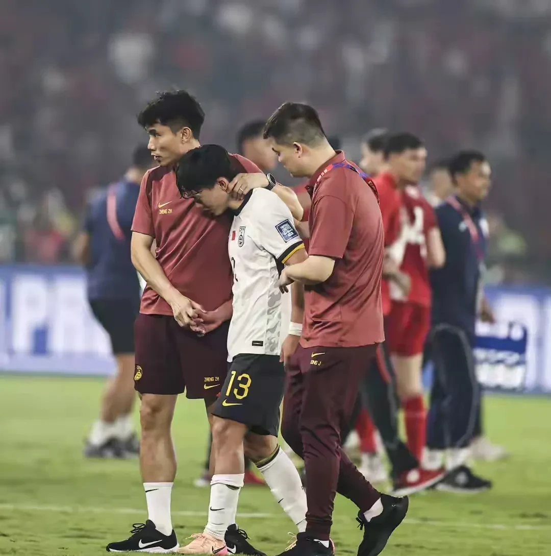 印尼羽毛球队鏖战中国羽毛球队，辛杜三分雨点燃全场的简单介绍