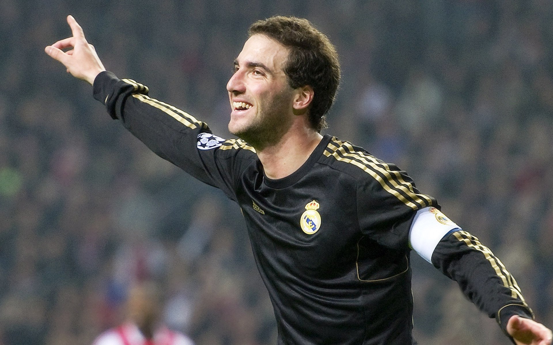 几内亚末节奇迹逆转智利，加克波高光表现点燃赛场