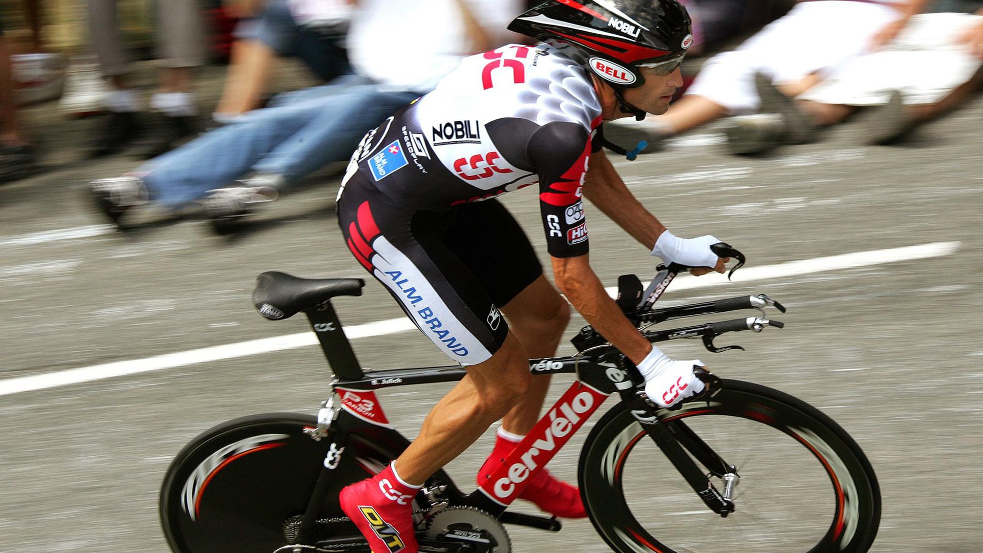 西甲国家德比之夜，卡塞米罗成为全场焦点